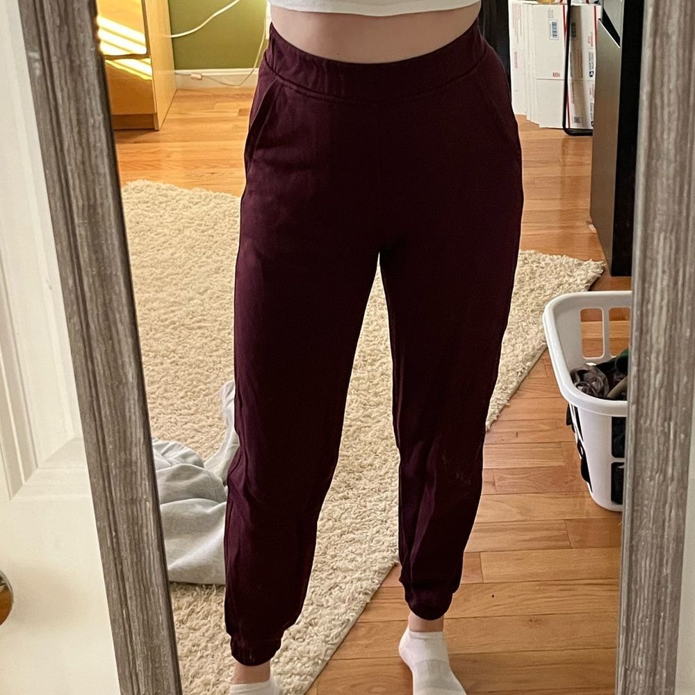 lululemon relaxed high rise joggers size 4 cassis